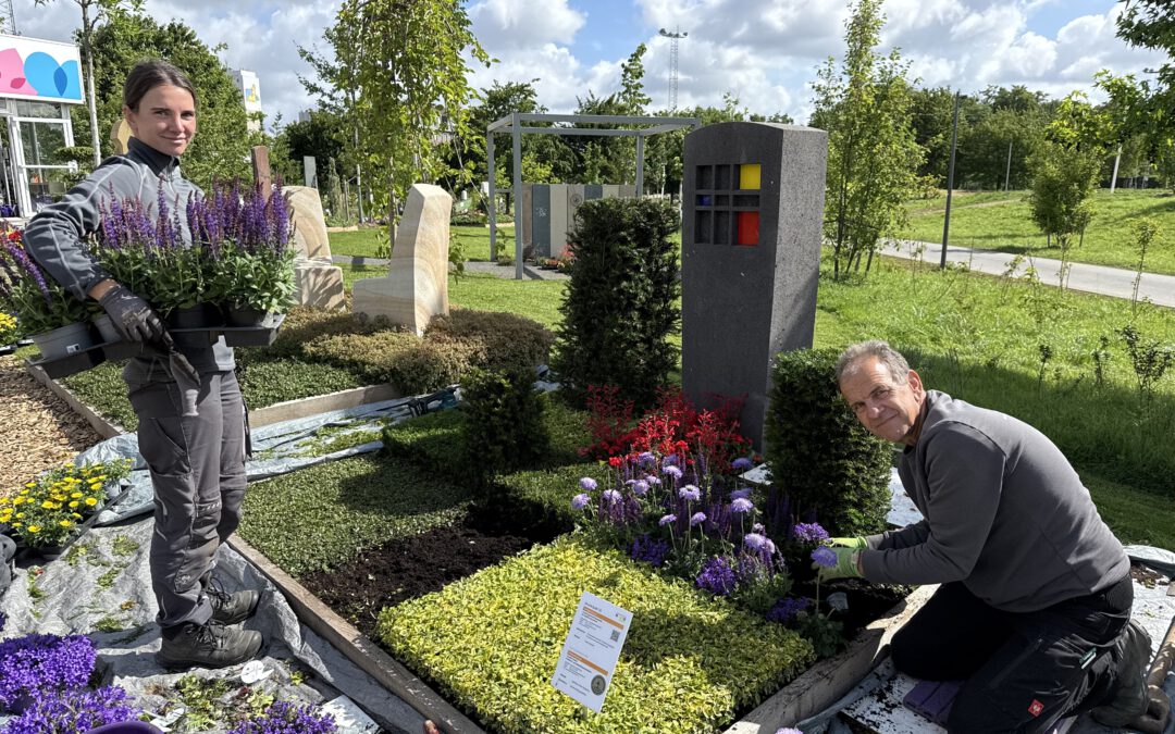 Der Sommer zieht ein: Sommerflor für Gartenschau-Gräber